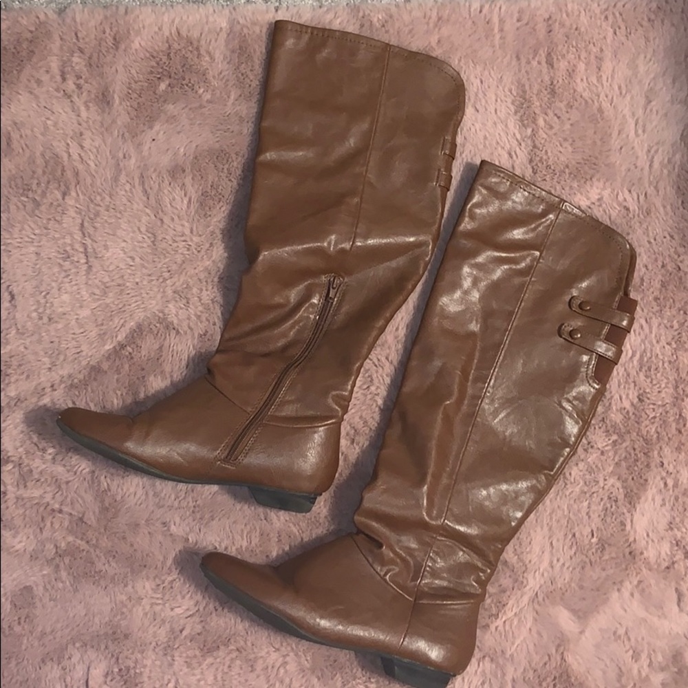 Tall knee boots